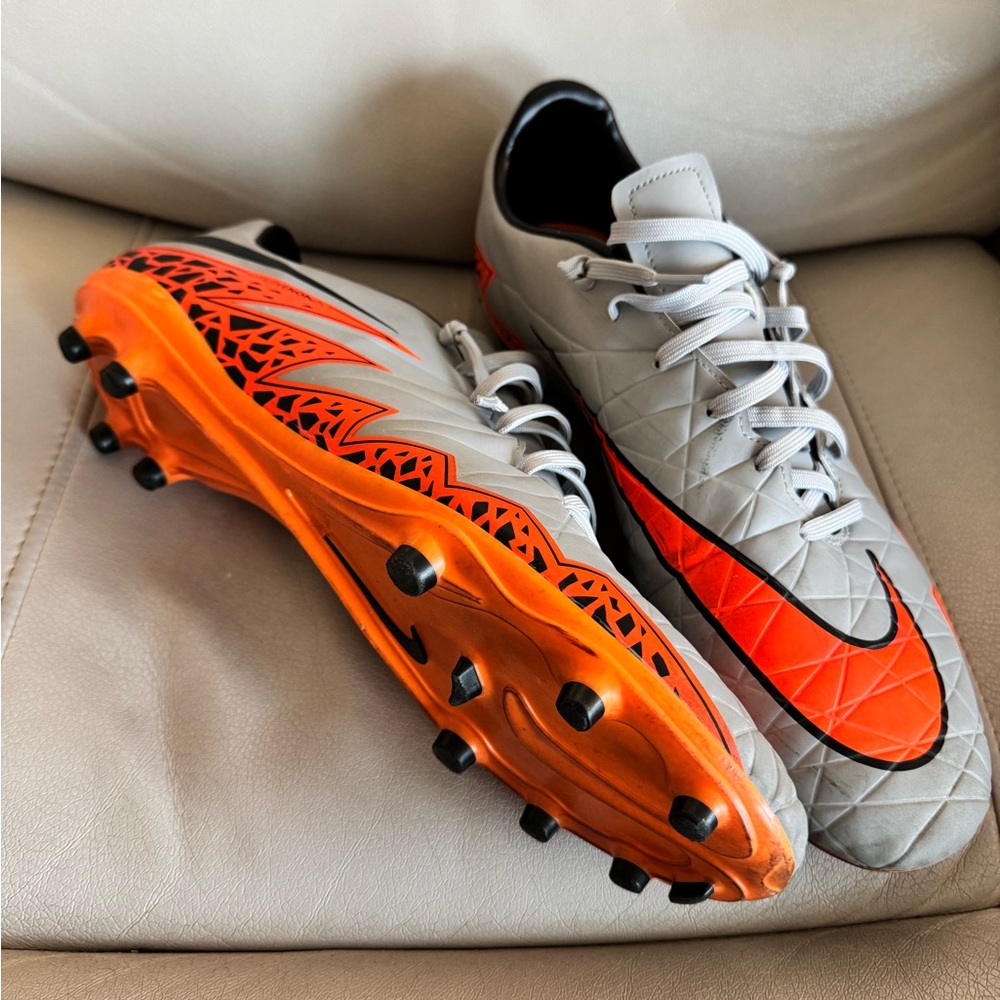 Nike Hypervenom Soccer Cleats – Men’s Size 13